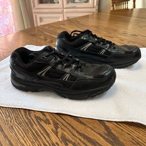 Vionic - Women’s Black Classic Walker Sneakers 8 1/2 Wide